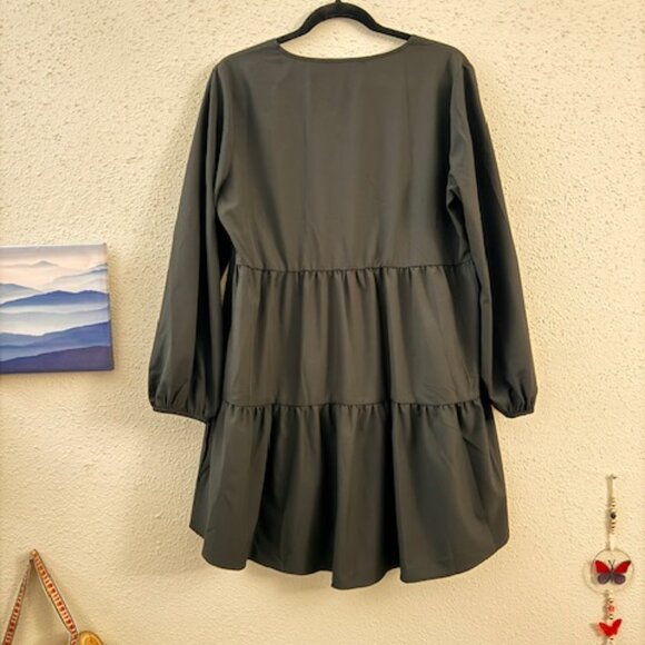 Vestido Negro de Manga Larga con Volumen y Silueta (Black long-sleeve dress) - Picture 3 of 6